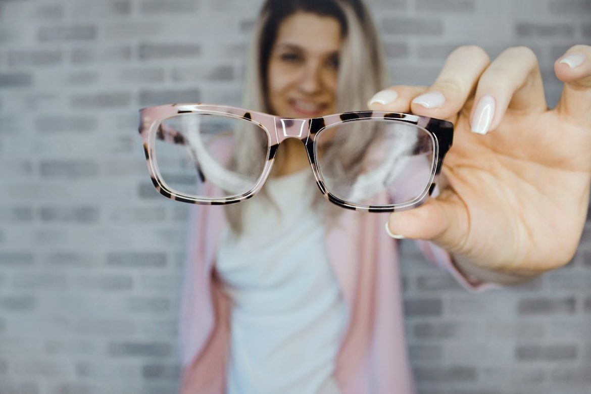 pexels-designecologist-975668 eyesight